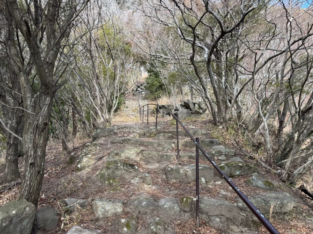 午前中はひたすら山登り
